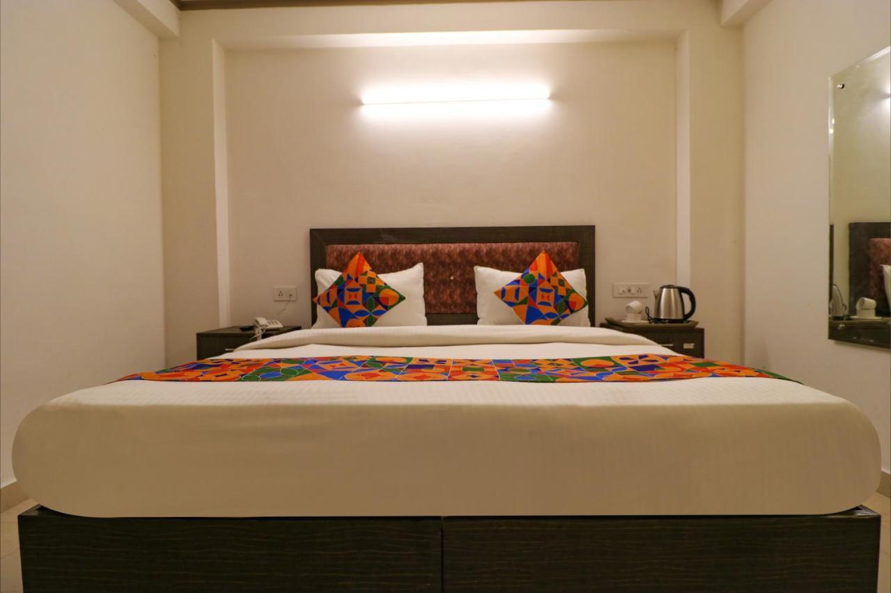 Fabexpress Dolphin International Near Delhi Airport Hotel Ню Делхи Екстериор снимка