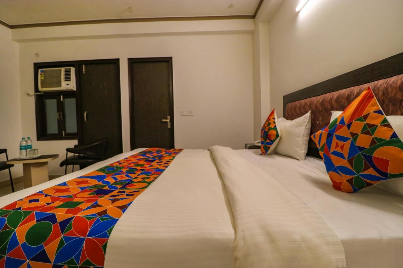 Fabexpress Dolphin International Near Delhi Airport Hotel Ню Делхи Екстериор снимка