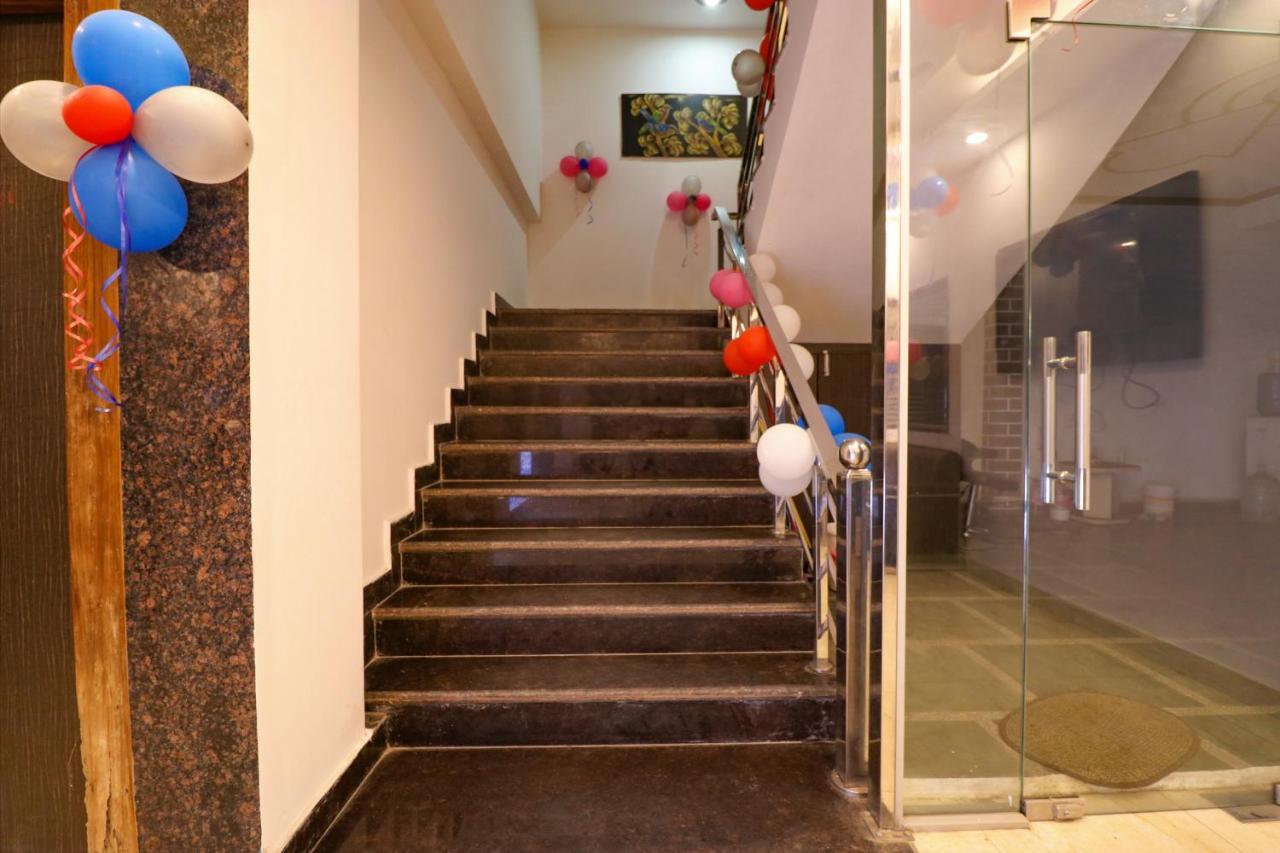 Fabexpress Dolphin International Near Delhi Airport Hotel Ню Делхи Екстериор снимка