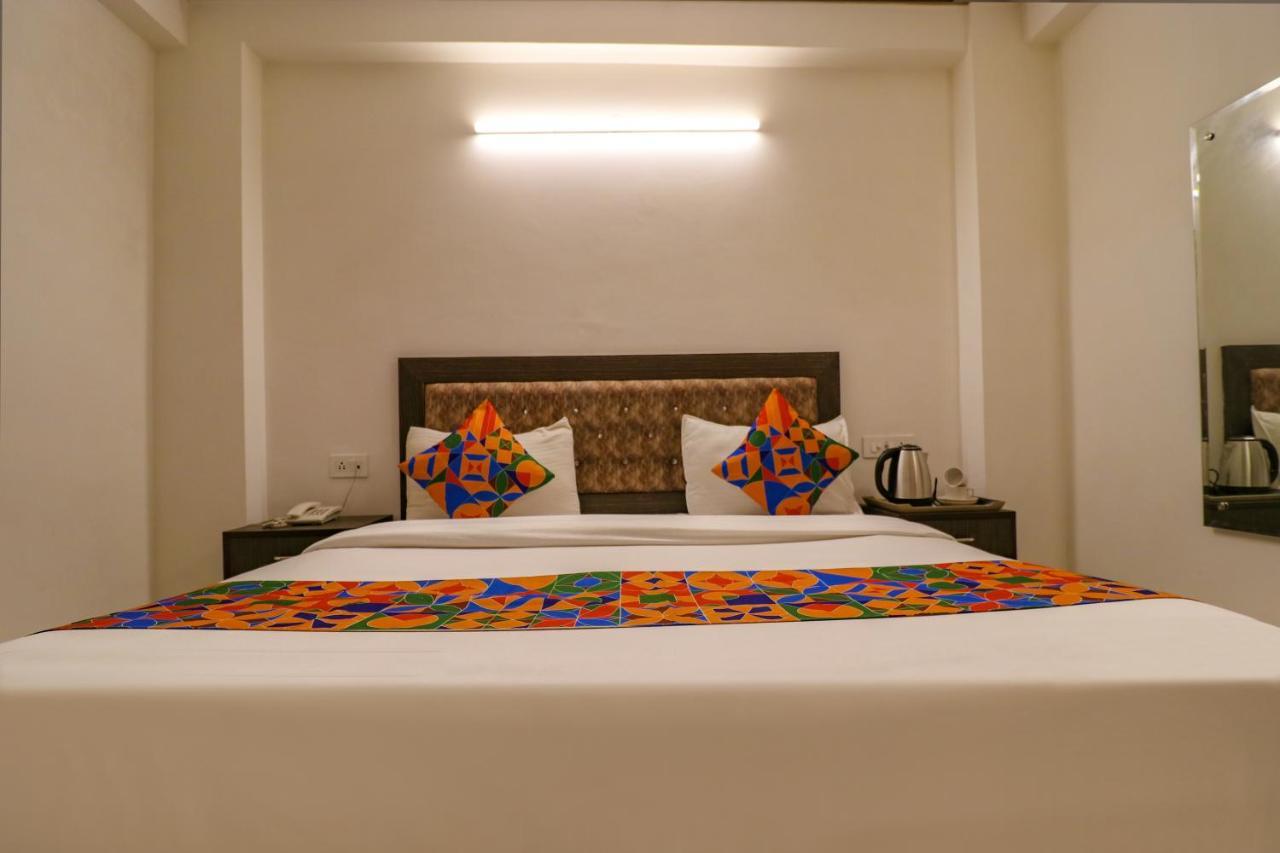 Fabexpress Dolphin International Near Delhi Airport Hotel Ню Делхи Екстериор снимка